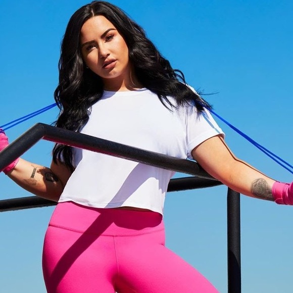 🎉HP🎉 Fabletics x Demi Lovato Tee - Picture 2 of 9
